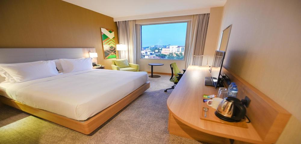 Hilton Garden Inn Kampala Bagian luar foto