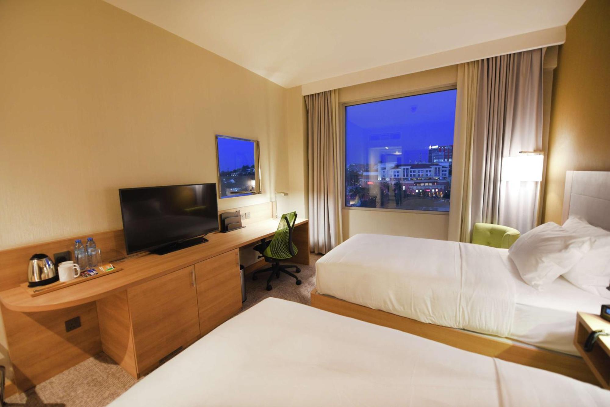 Hilton Garden Inn Kampala Bagian luar foto
