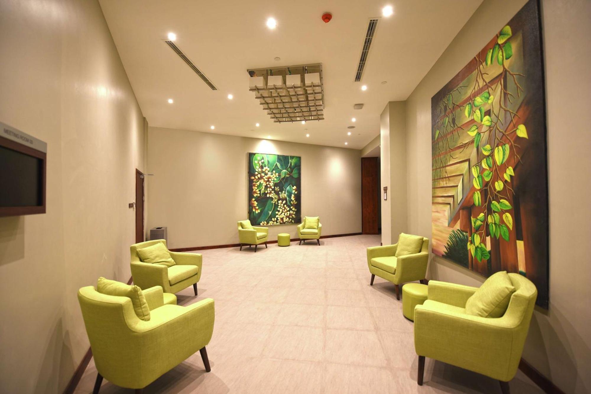 Hilton Garden Inn Kampala Bagian luar foto