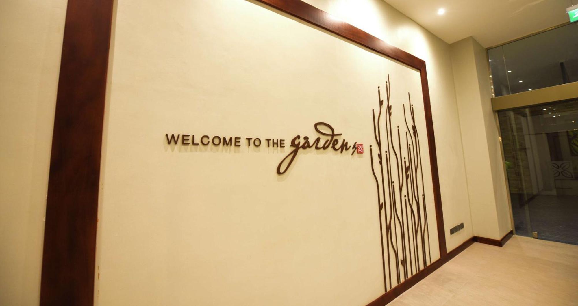 Hilton Garden Inn Kampala Bagian luar foto