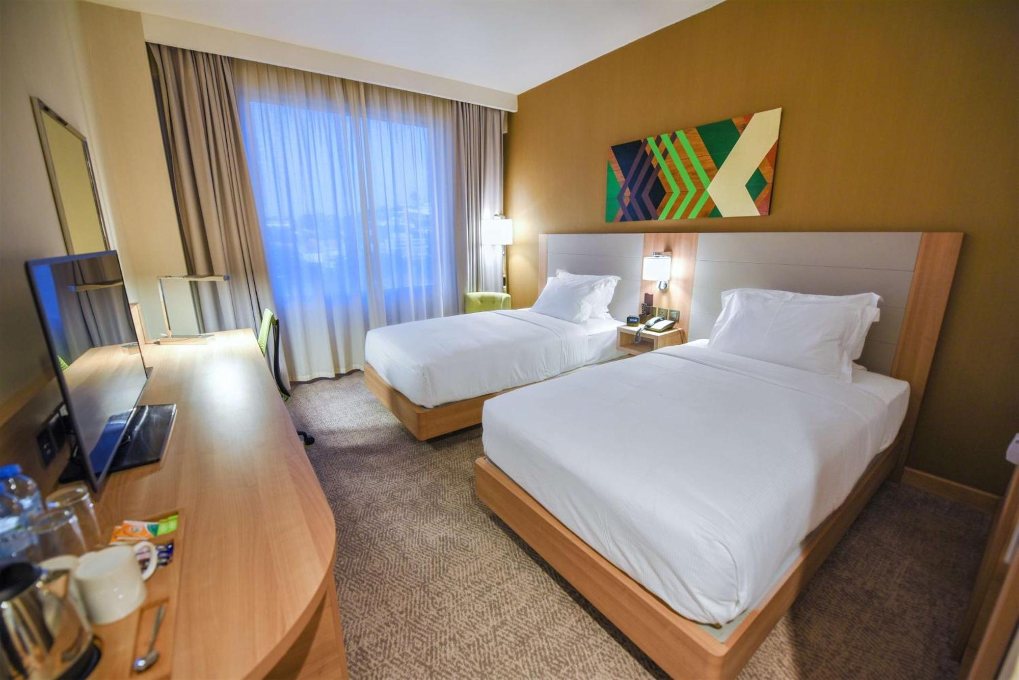 Hilton Garden Inn Kampala Bagian luar foto