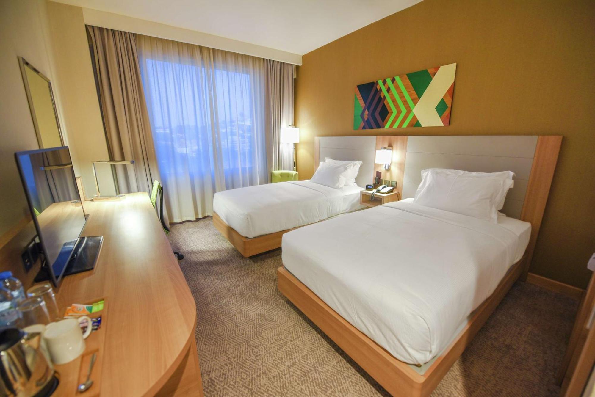 Hilton Garden Inn Kampala Bagian luar foto
