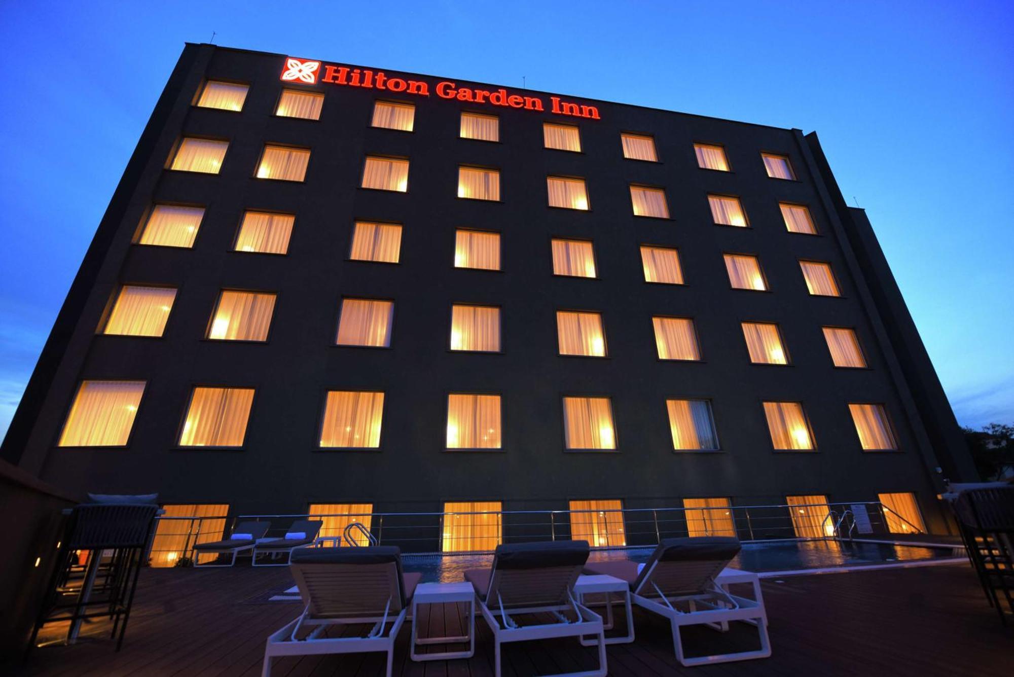 Hilton Garden Inn Kampala Bagian luar foto