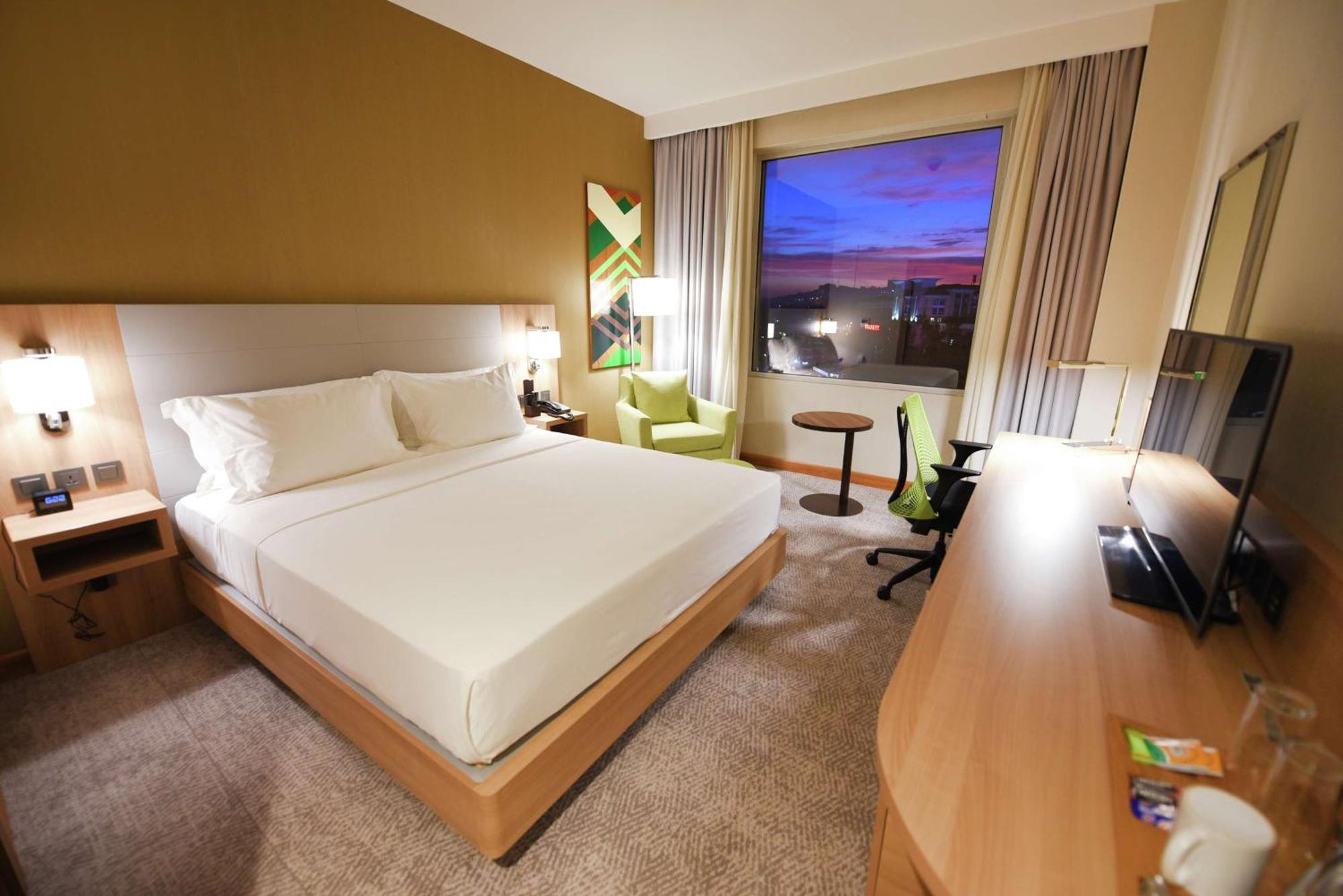 Hilton Garden Inn Kampala Bagian luar foto