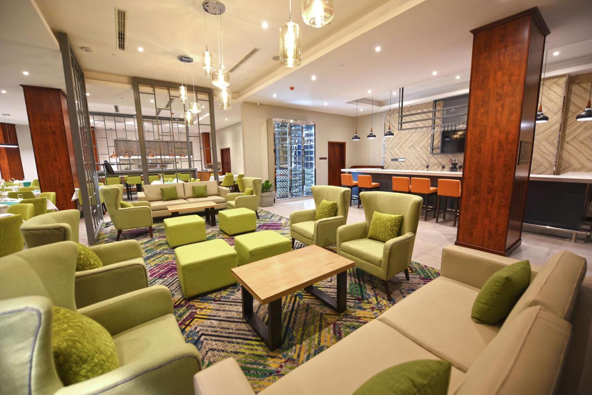 Hilton Garden Inn Kampala Bagian luar foto