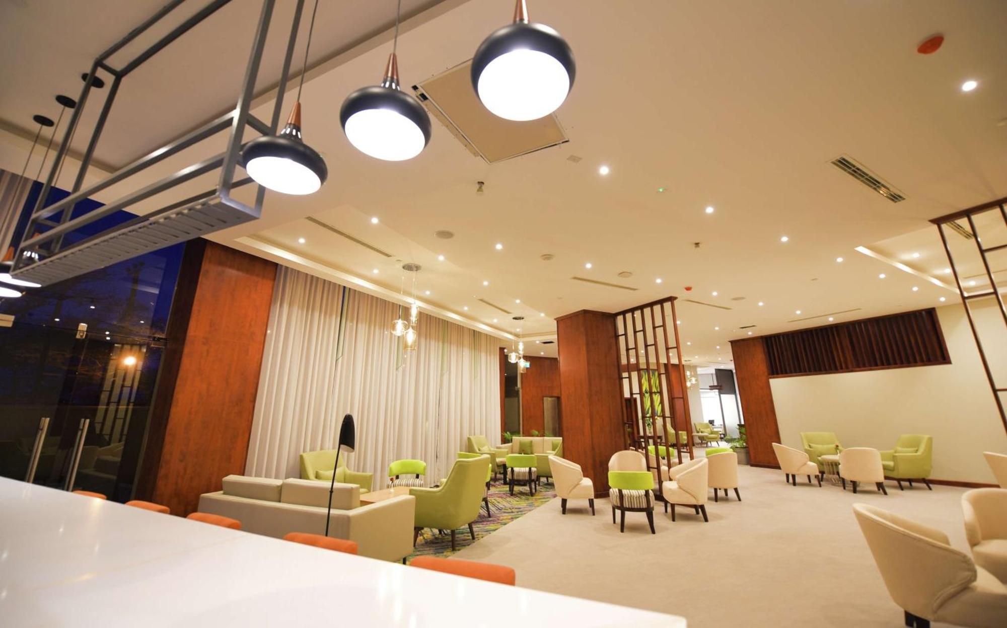 Hilton Garden Inn Kampala Bagian luar foto