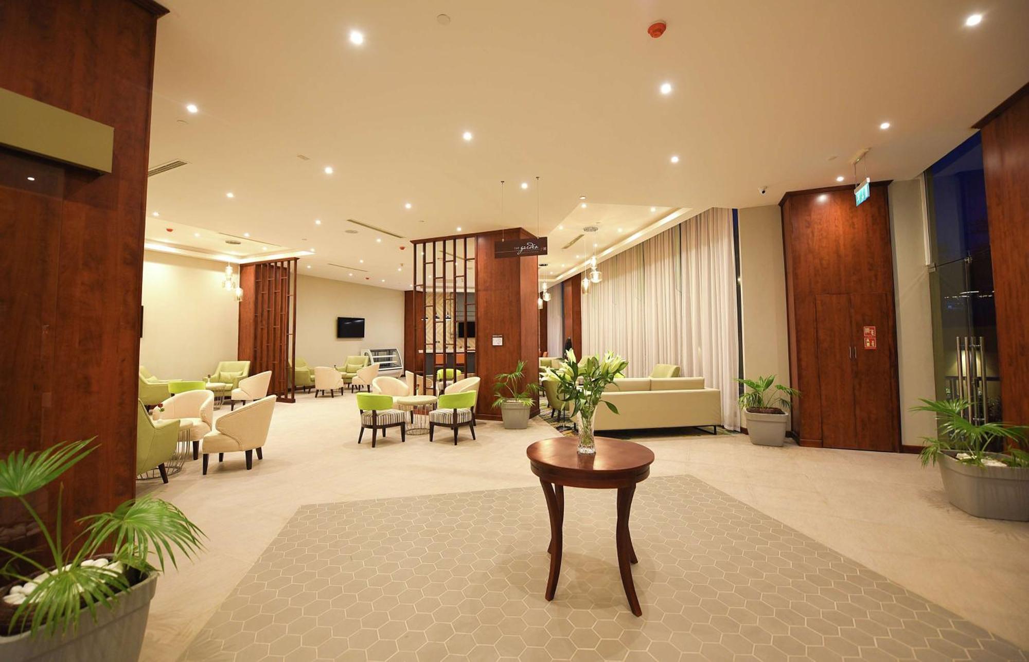 Hilton Garden Inn Kampala Bagian luar foto
