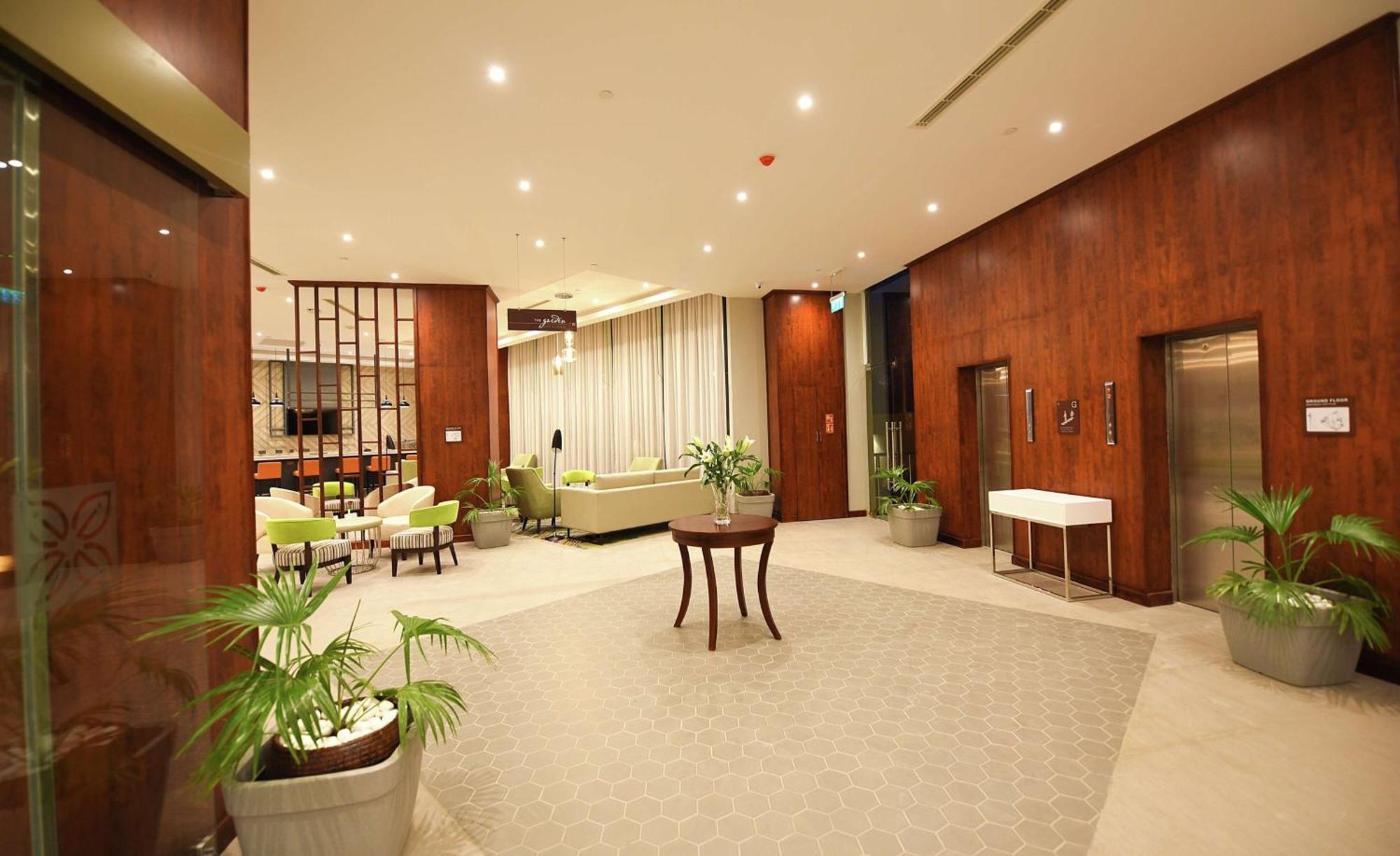 Hilton Garden Inn Kampala Bagian luar foto