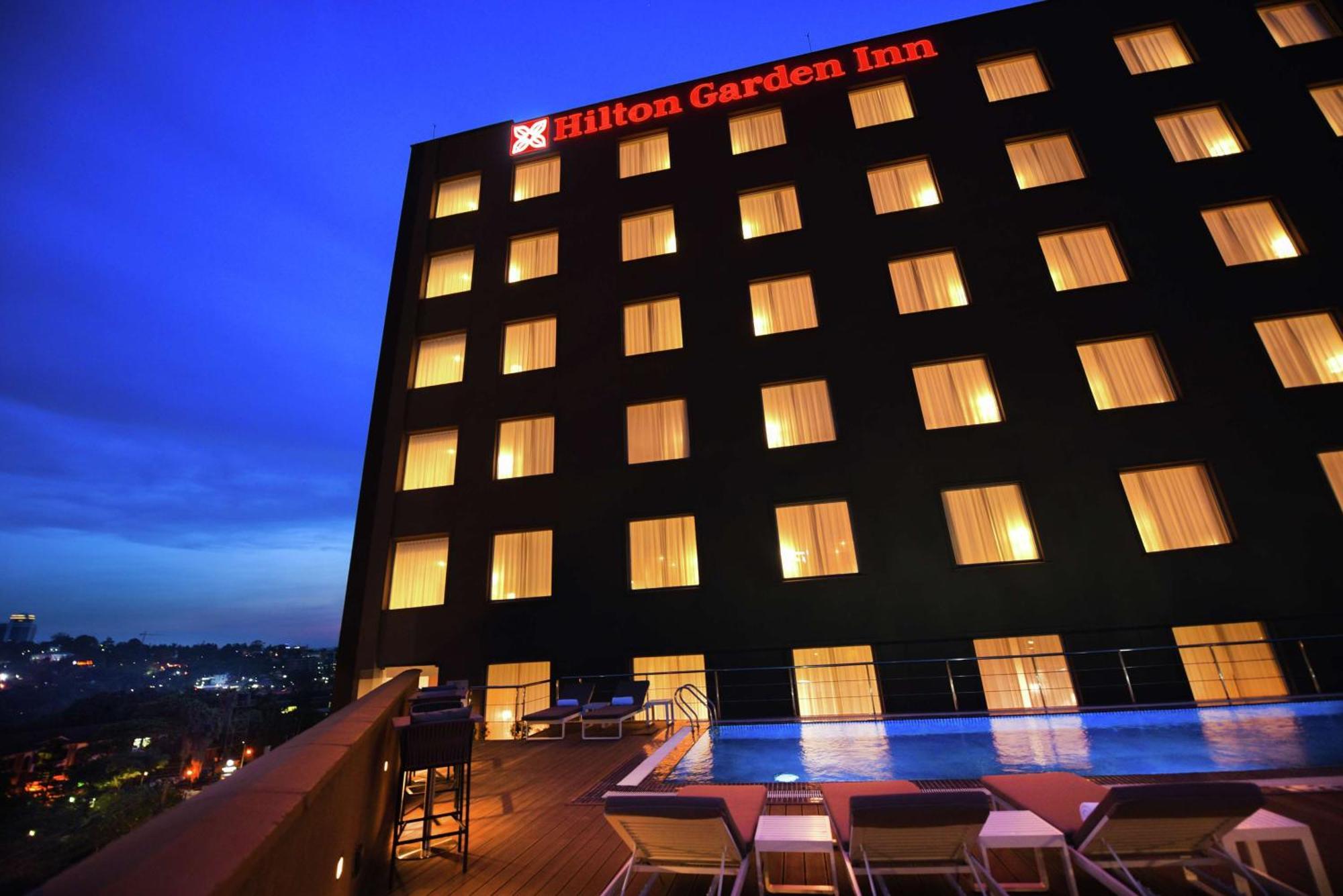 Hilton Garden Inn Kampala Bagian luar foto