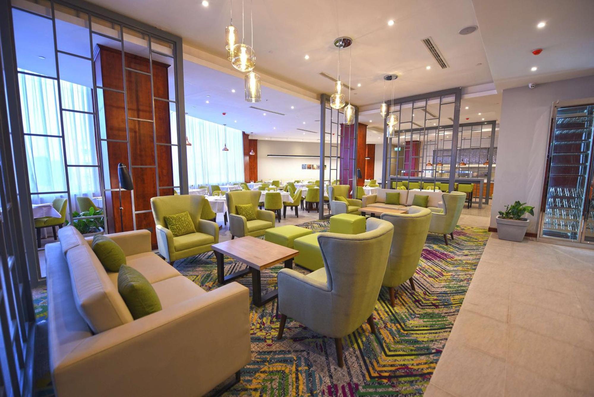 Hilton Garden Inn Kampala Bagian luar foto
