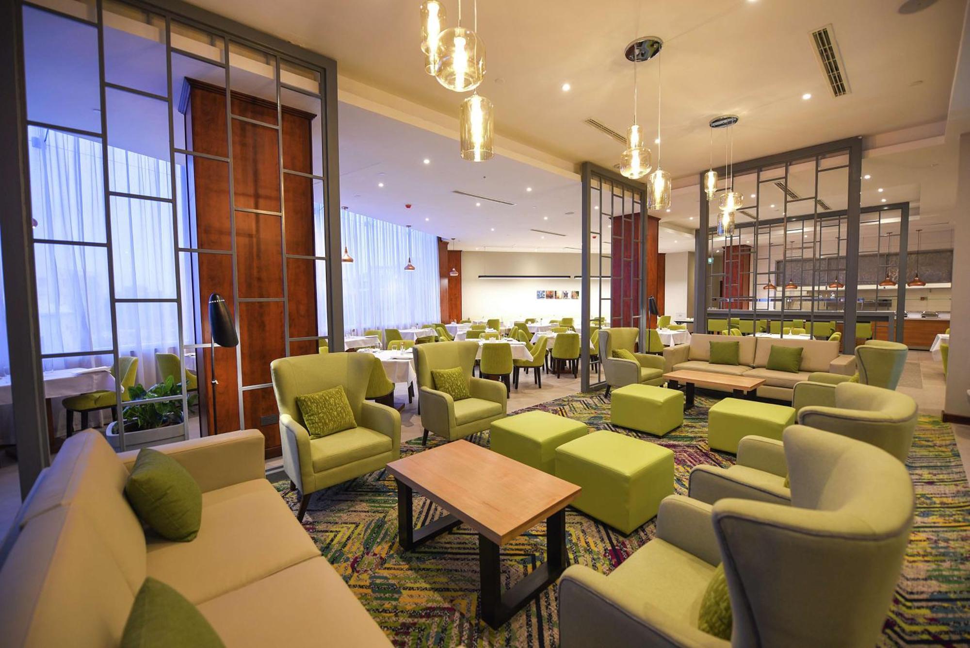 Hilton Garden Inn Kampala Bagian luar foto