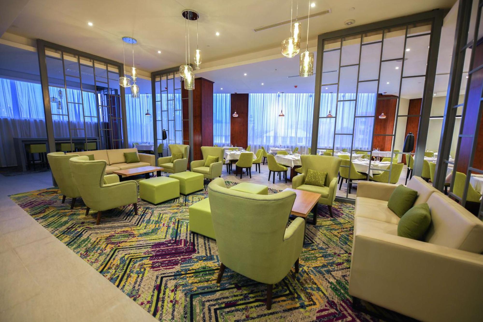 Hilton Garden Inn Kampala Bagian luar foto