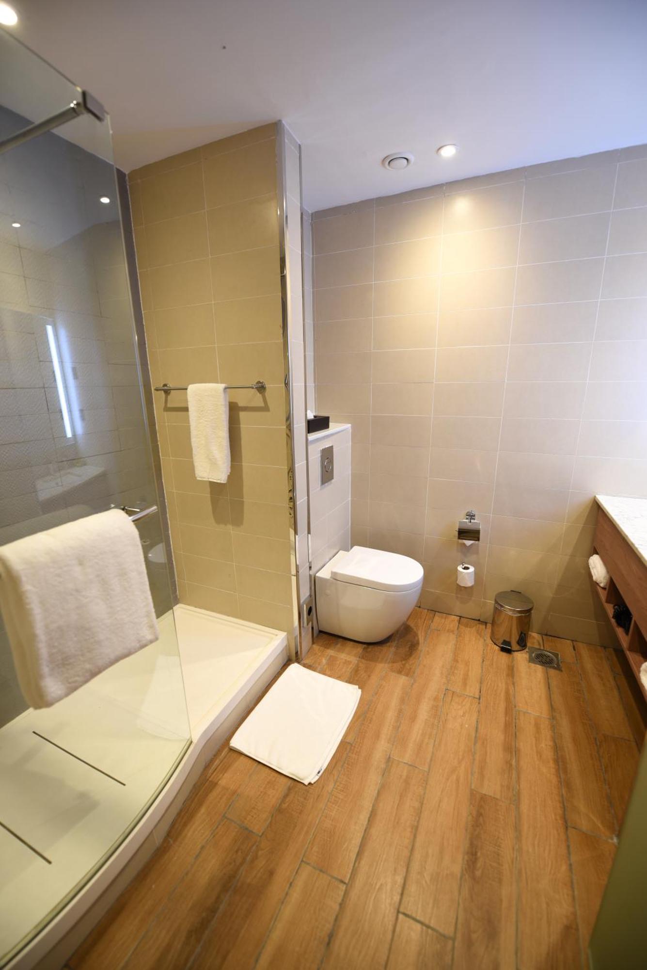 Hilton Garden Inn Kampala Bagian luar foto