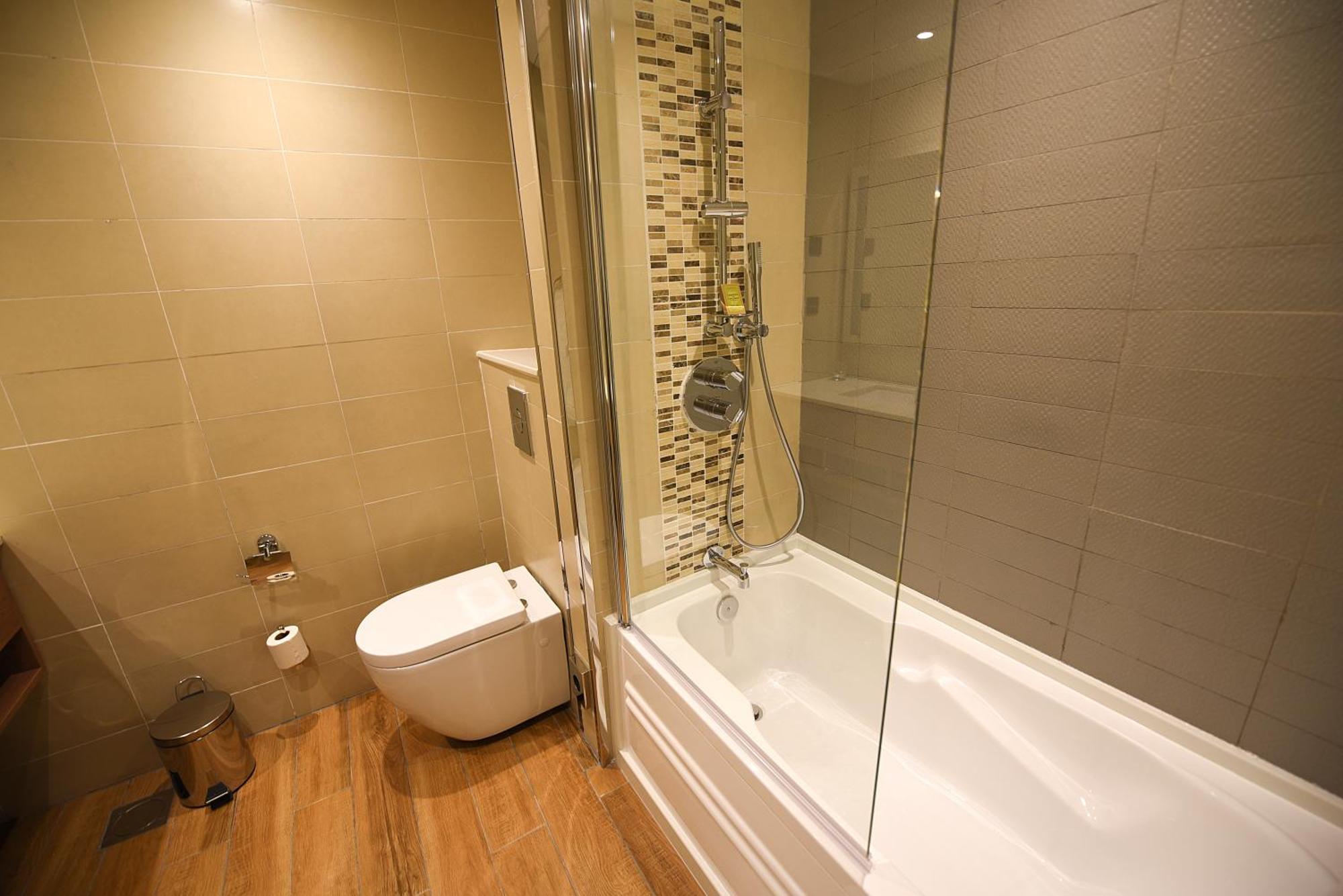 Hilton Garden Inn Kampala Bagian luar foto