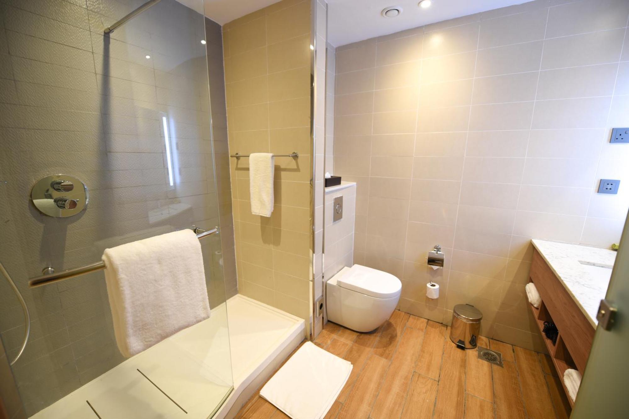 Hilton Garden Inn Kampala Bagian luar foto